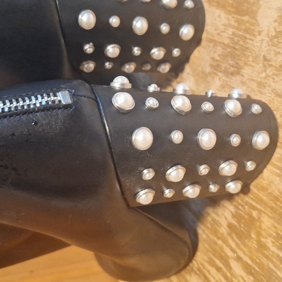 Ivanka Trump Black Leather bootie - Picture 4 of 7